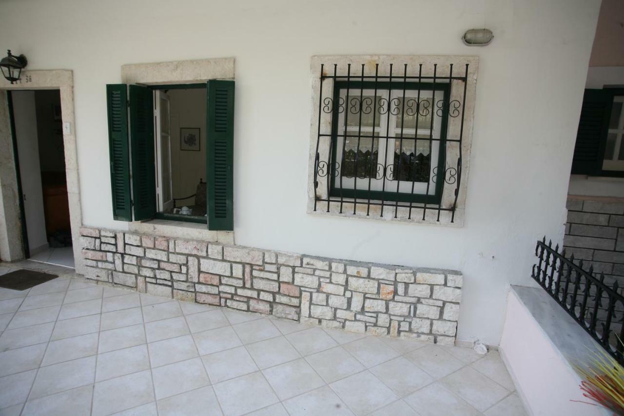Aphrodite Apartments Nisaki  ภายนอก รูปภาพ